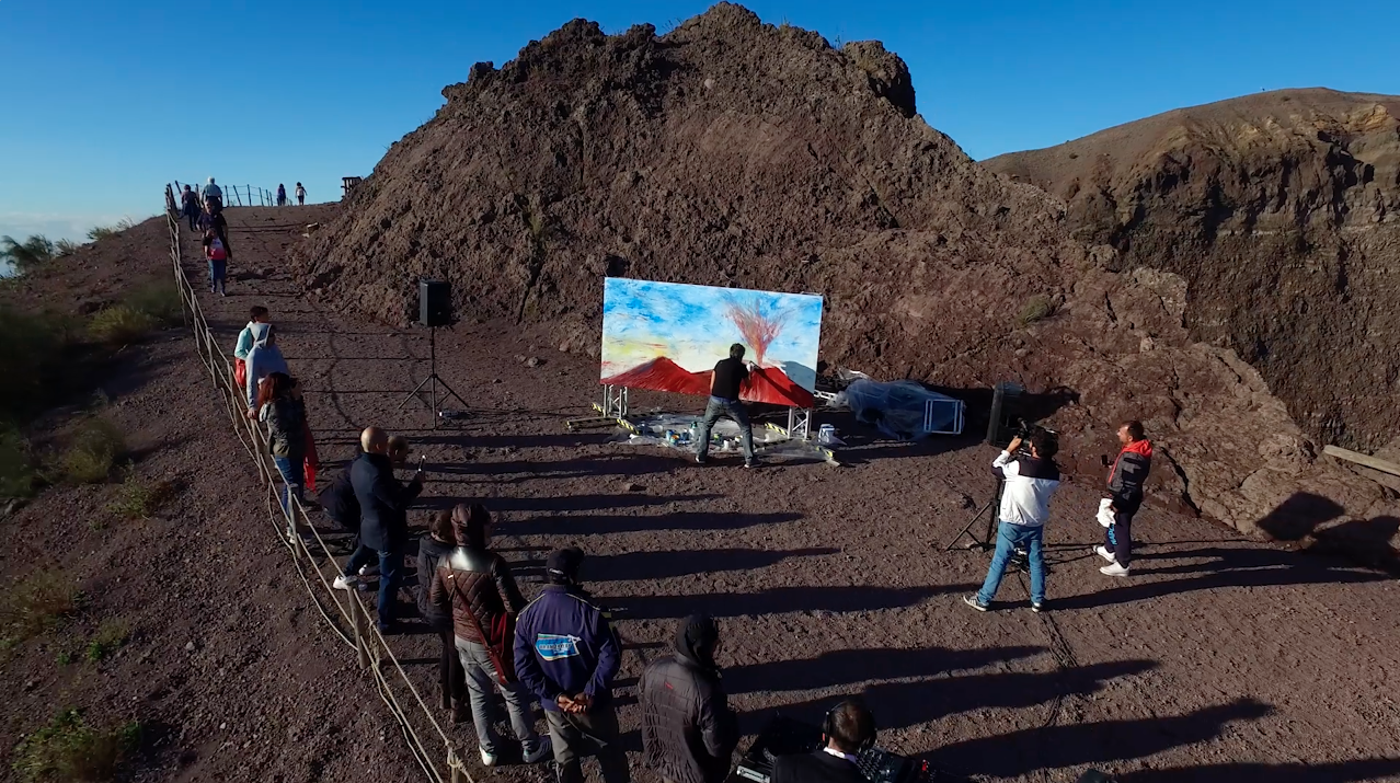 Gennaro Regina presenta: "SURIEZIONE". Performance live di pittura e musica sul Vesuvio (guarda il video) gennaro-regina-gran-cono-vesuvio-performance-suriezione-surjection-tela-artista-designer-vesuvius-ente-parco-nazionale-vesuvio-italy-naples