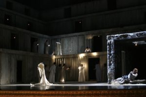 Elektra di Richard Strauss in scena al Teatro di San Carlo Elektra di Richard Strauss, direttore Gabriele Ferro, regia Klaus Michael Grber, scene e costumi Anselm Kiefer, luci Guido Levi, stagione 2003-2004; Premio Abbiati 2003