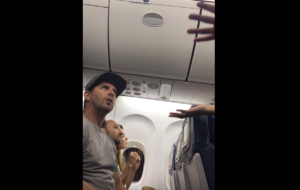 Overbooking. La Delta Airlines respinge con minacce una famiglia