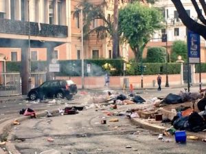 Roma, scontri tra migranti e forze dell'ordine