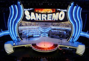 Sanremo 2018, Michelle Hunziker e Pierfrancesco Favino con Claudio Baglioni