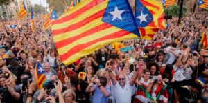 Puigdemont Catalogna, "si" all'indipendenza.