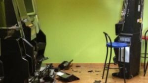 Raid nella notte razziate slot machine dell'agenzia Intralot