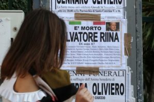 A Ercolano spuntano manifesti funebri contro Riina