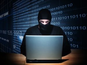 Gli "scammer", i criminali che truffano le donne online 