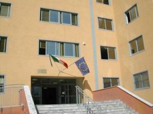 Sedicenne sospesa per offese su Fb. L'istituto ritira il provvedimento