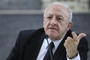 Bagnoli, piano delle bonifiche entro il 2018. De Luca: "A rischio fondi europei"