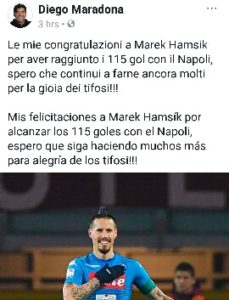 Diego Maradona si congratula con Hamsik per i 115 gol con il Napoli