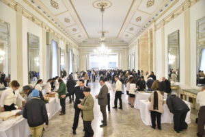 Pranzo di Natale per i poveri nel Foyer del Teatro San Carlo