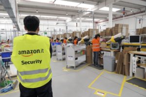 Amazon, il dramma dei lavoratori di Rieti: licenziati in 300 a gennaio