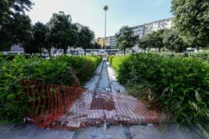 Napoli, Fuorigrotta degrado piazza Italia: «Per l’Epifania ridateci le giostre»