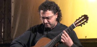 Mercoledì 18 gennaio 2017 alle ore 21 nel Teatro di Corte di Palazzo Reale per la Stagione Concertistica della Associazione Alessandro Scarlatti, atteso recital del chitarrista napoletano Aniello Desiderio.