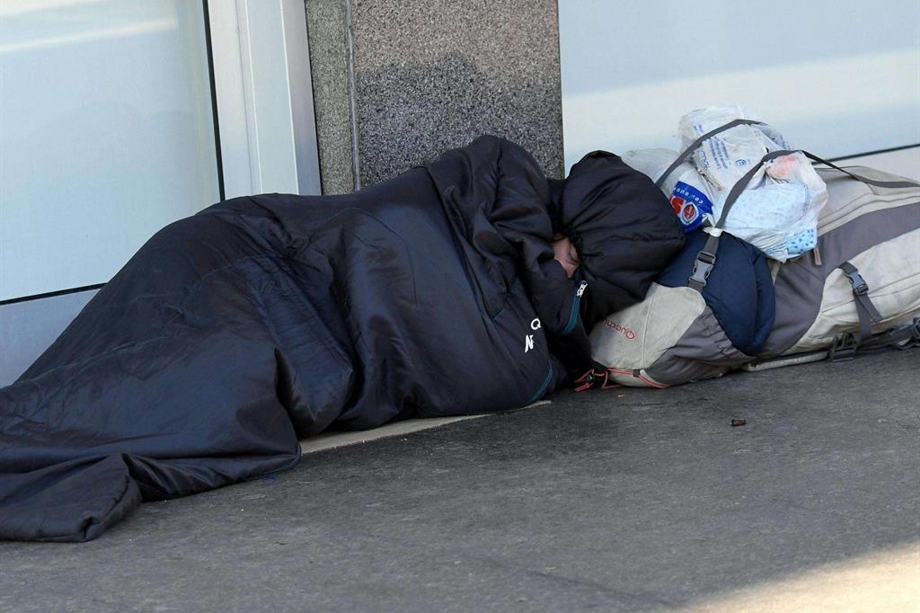 Allarme neve: la città di Salerno si mobilita per poveri e senzatetto