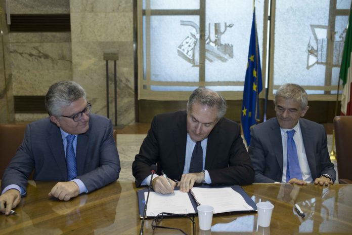 Firma del protocollo d'intesa tra Mise, Fca, le regioni Campania, Abruzzo e Piemonte e la provincia di Trento.