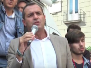 De Magistris attacca Salvini: "responsabile del clima di odio nel nostro Paese"