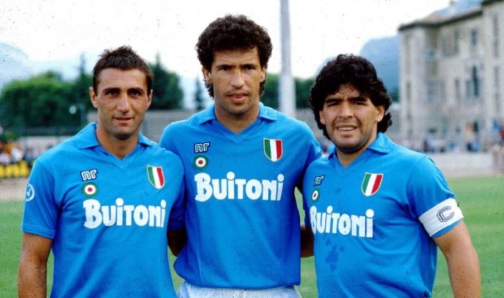 Lutto nel mondo del calcio: è morto Diego Armando Maradona Lutto nel mondo del calcio: è morto Diego Armando Maradona