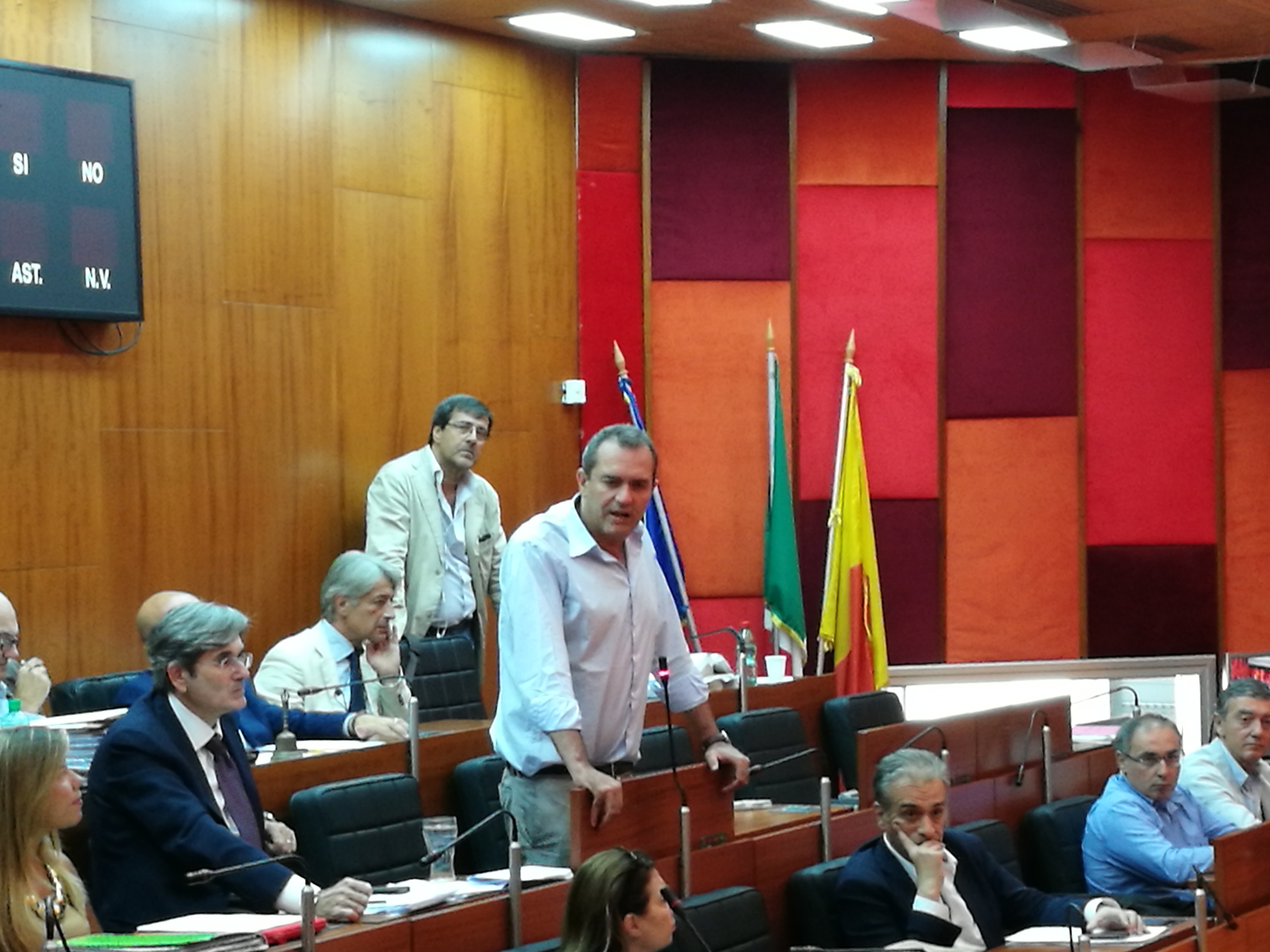 Il Consiglio comunale si è concluso con l'approvazione di tutte le delibere propedeutiche al Bilancio di previsione. Intervento conclusivo del sindaco Luigi de Magistris.