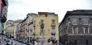 Ripulita la Fontana di Monteoliveto. Gambrinus: "Pronti ad adottarla"