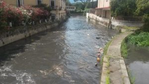 Legambiente, veleni nel mare della Campania: il 50% dei fiumi inquina 