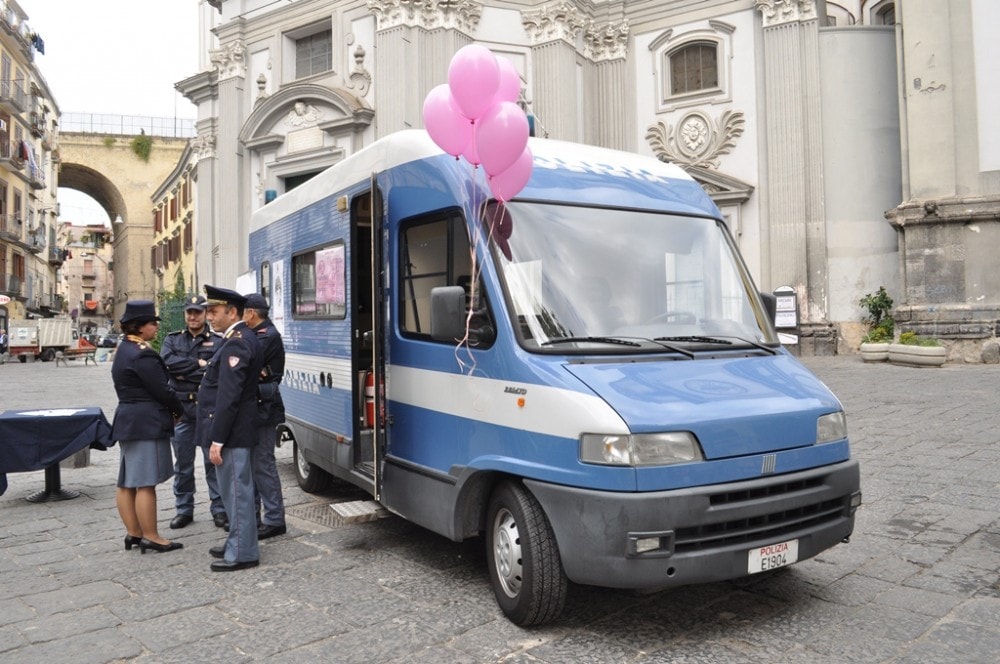 Festa della Donna: Campagna di sensibilizzazione della Polizia di Stato “Questo non è amore”