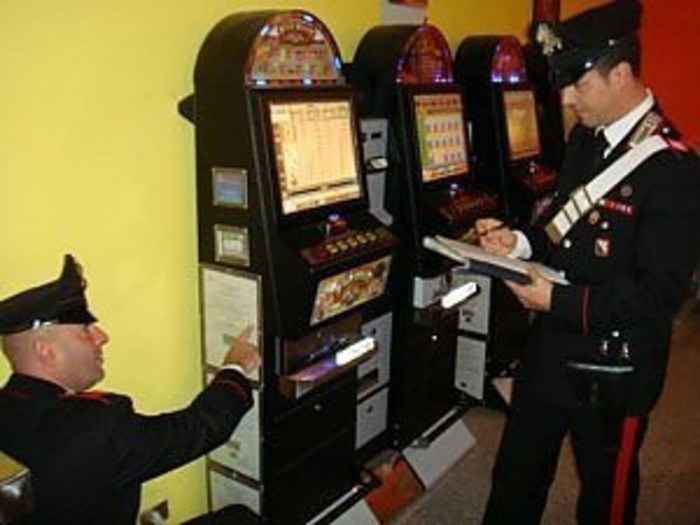 Raid nella notte razziate slot machine dell'agenzia Intralot