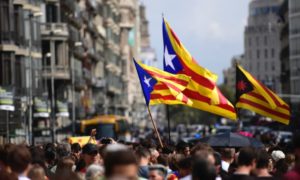 Barcellona, scontri in piazza dopo arresto Puigdemont