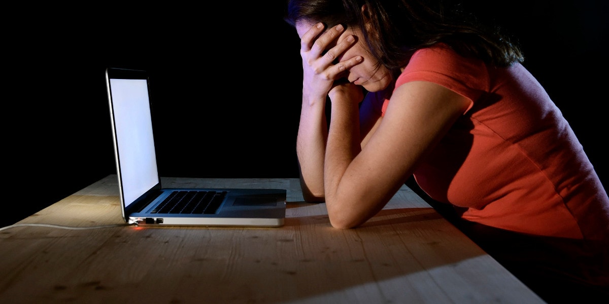 Battipaglia, subisce molestie sul web: la denuncia di una 14enne