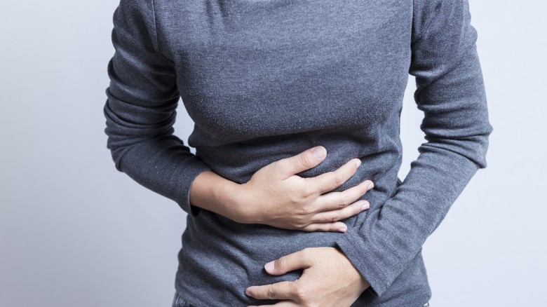 Mal di stomaco: cause, sintomi e rimedi naturali