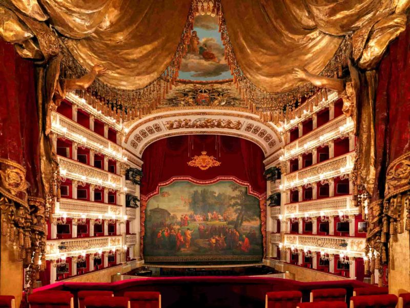 Il Teatro San Carlo ricorda, presso il 