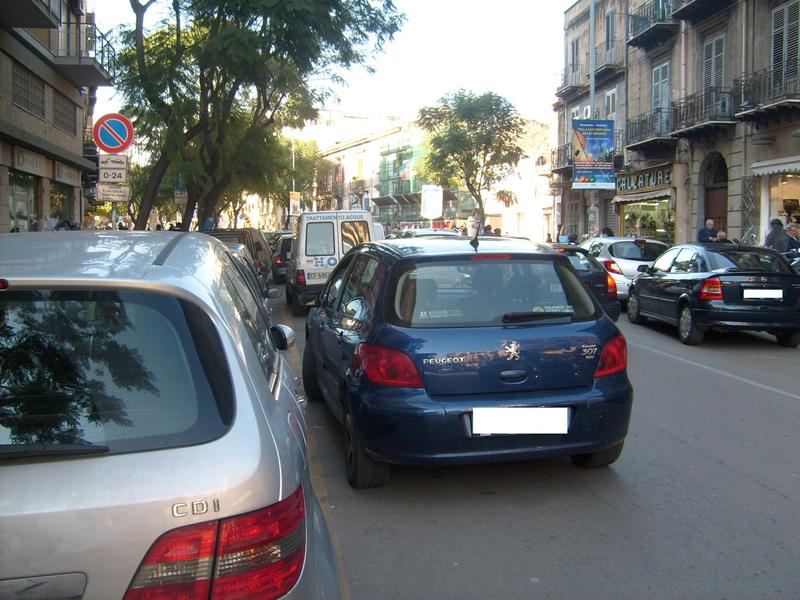 Mo Veng, la prima app made in Napoli per le auto in doppia fila