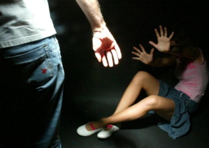 Choc a San Giorgio a Cremano: violentata da tre uomini nell'ascensore della Circumvesuviana