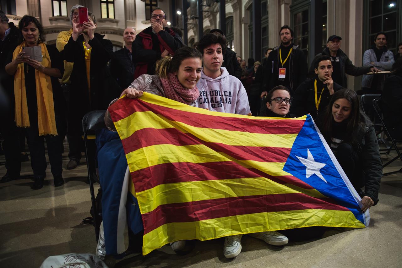 Elezioni Catalogna, vincono gli indipendentisti