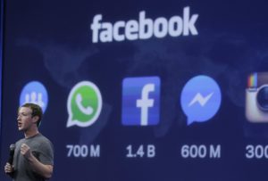Facebook, nuove regole privacy: per under 15 servirà l’ok dei genitori