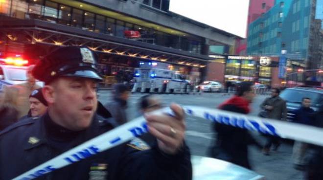 Attentato a New York, evacuate tre linee della metro