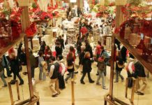 Tredicesime e consumi di dicembre: famiglie più fiduciose, tornano gli acquisti di Natale Tredicesime e consumi di dicembre: famiglie più fiduciose, tornano gli acquisti di Natale