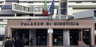 Protesta degli avvocati napoletani circa le regole per il green pass in Tribunale