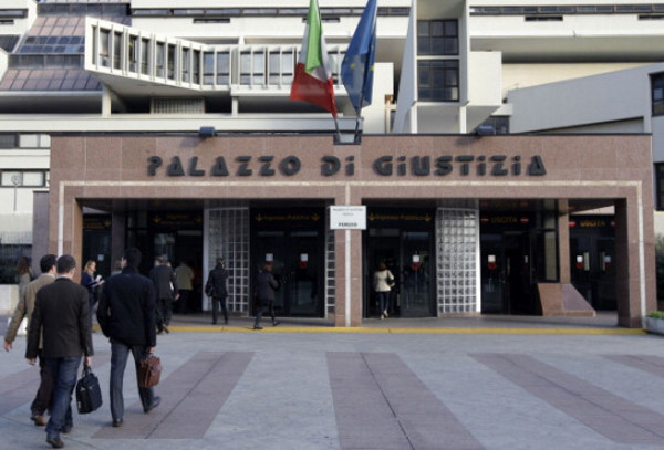 Protesta degli avvocati napoletani circa le regole per il green pass in Tribunale