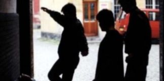 Baby gang aggredisce 13enne in un centro commerciale a Napoli