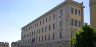 Liceo Vico, la rivolta per i prezzi del Cambridge: "Non rispettate le promesse"