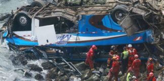 Perù, bus precipita in un burrone: almeno 48 morti