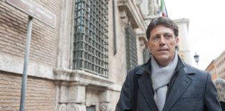 Portici, il sindaco Enzo Cuomo accusato di molestie: "Vicenda inventata"