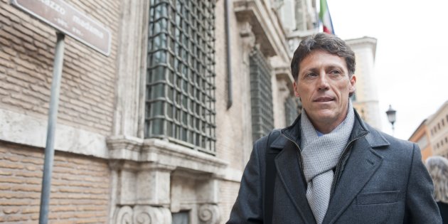 Portici, il sindaco Enzo Cuomo accusato di molestie: 