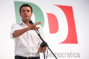 Renzi a Napoli: "Cinque stelle movimento di ex onesti. Pd unica alternativa"