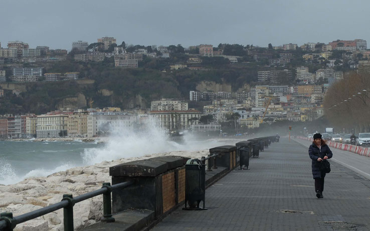 Scuole chiuse per allerta meteo Napoli prorogata fino a domani 6 novembre
