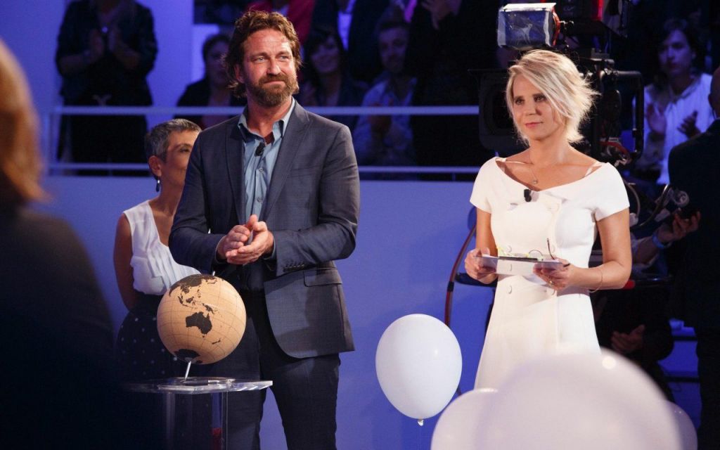 Gerard Butler E Giulia Michelini Gli Ospiti Di Cè Posta Per