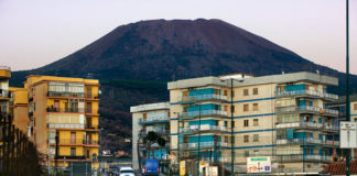Rischio vulcanico Vesuvio e Campi Flegrei: al via tavolo tecnico in Prefettura