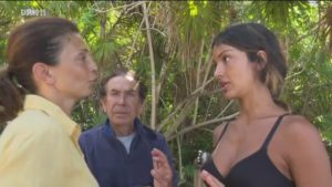 Isola dei famosi, tra Rosa e Alessia continuano le liti. Scintille Nardi-Atzei