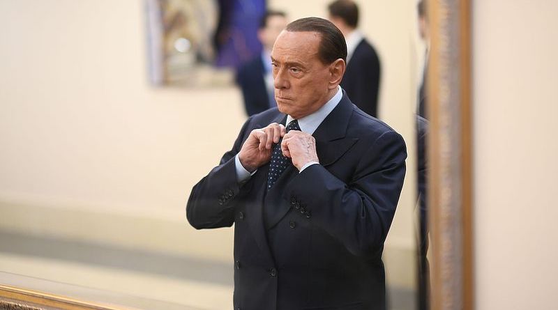 Caso escort, Berlusconi rinviato a giudizio: pagò il silenzio di Tarantini