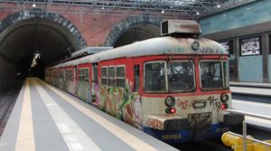 Eav, Fuorigrotta: vandali dei treni messi in fuga da una guardia giurata