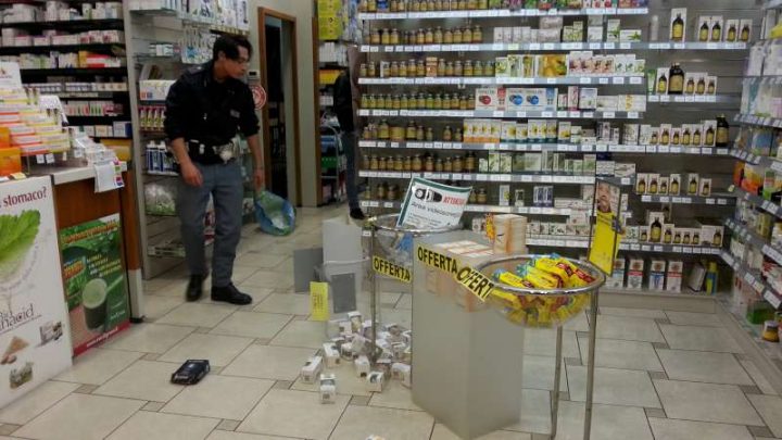 Torre del Greco: Arrestato ladro mentre ruba in una nota farmacia